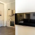 아파트 Newly Renovated Loft Near